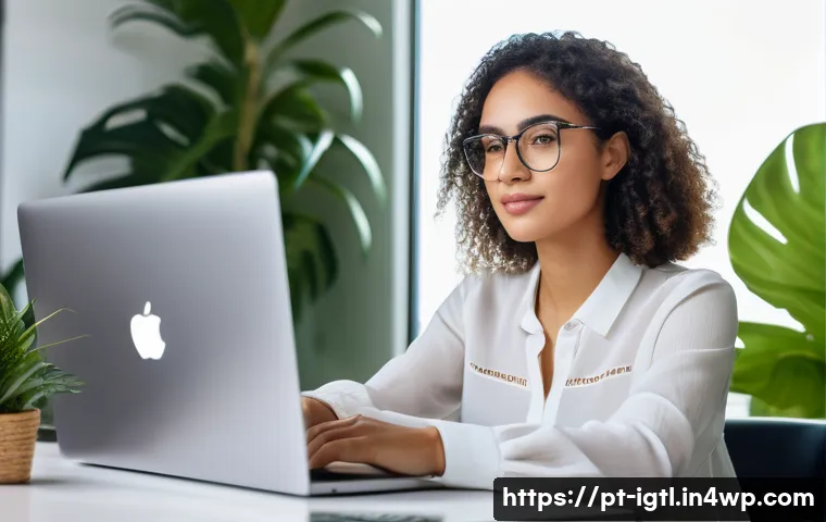 디지털 컴패니언십을 통한 네트워크 구축 - A professional young Brazilian woman sitting at a modern home office desk, working on a laptop with ...